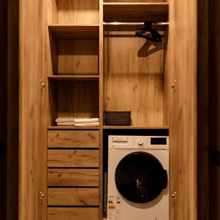 Nest Mirror Διαμέρισμα